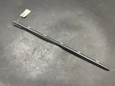 Moldura de cinturón de ventana de puerta delantera izquierda 2018 Kia Soul 82210-B2000 2014 2015-2019 Foto 1 de 4