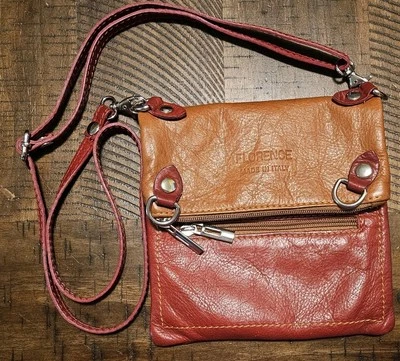  Cartera de cuero genuino suave marrón y granate con correa bandolera para el hombro.  Foto 1 de 4