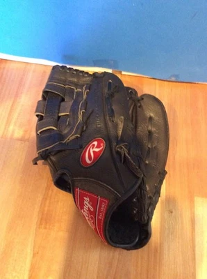 Rawlings RBG22NC Black Leather 12 1/4" Baseball Glove RIGHT HANDED Throw - Image 1 of 4