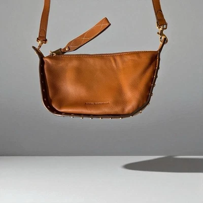 Bolso Bandolera Aimee Kestenberg Cuero Marrón Camel Correa Ajustable Foto 1 de 4