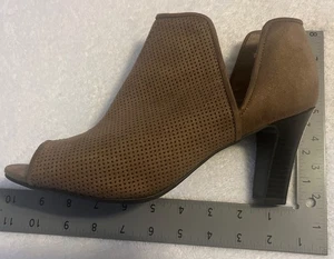 Life Stride Simply Comfort Womens Taupe Heels Faux Suede Peep Toe 9.5 M Coana - Picture 1 of 10