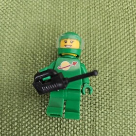 LEGO Ideas Green Classic Space Minifigure From 21109 Exo Suit