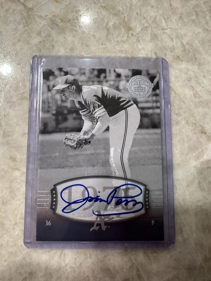 Tarjeta automática Upper Deck Legends Timeless Teams Silver Auto Jim Perry #125 2004 Foto 1 de 4