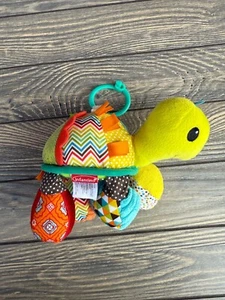Juguete de peluche para bebé tortuga Infantino con texturas y patrones para desarrollo sensorial - Imagen 1 de 4