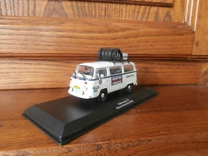 ASSISTANCE RALLYE VOLKSWAGEN T2 TEAM MARTINI PORSCHE 1/43e - Foto 1 di 7