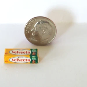 Kleine Schachtel Velveeta Käse Maßstab 1:12 Miniatur Puppenhaus Essen Mini Vintage - Bild 1 von 5