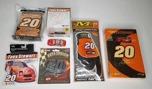 NASCAR #20 Tony Stewart Lot-Mechanix Wear Handschuhe Schreibtisch Set Druckguss Auto Emblem - Bild 1 von 16