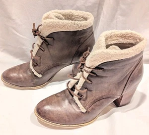 Botas con cordones al tobillo Tap Heal restringidas con forro de borde Sherpa. 8,5 - Imagen 1 de 8