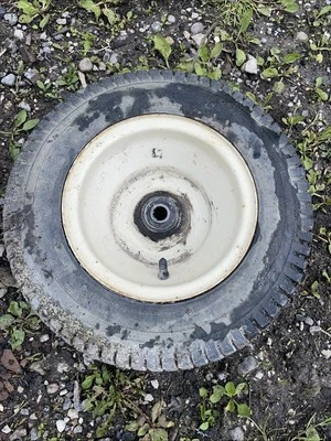 Llanta y neumático de rueda delantera para cortacésped Cub Cadet GT 2544 2550 2554 16x6,50–8 OEM Foto 1 de 2