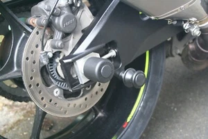 SUZUKI GSXR1000 2005-2012 REAR WHEEL CRASH PROTECTION PUCKS KNOBS SLIDERS OGGYS - Picture 1 of 5