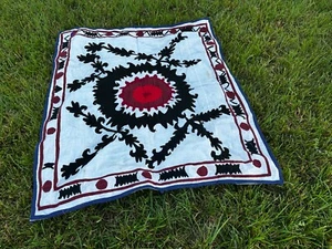 Vintage Uzbek Suzani 130x110 cm – Hand Embroidered Cotton Wall Hanging - Picture 1 of 10