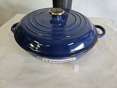 Hierro fundido esmaltado LE CREUSET Cobalt Signature 3,5 cuartos de galón Braiser Foto 1 de 4