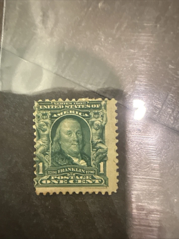 Series 1902 Benjamin Franklin 1 Cent Stamp U.S. Postage Green - Image 1 of 3
