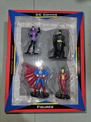 Juego de 4 figuras Warner Bros DC Comics negro rojo Superman Batman Catwoman Joker Foto 1 de 3