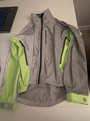 Chaqueta de lluvia reflectante para ciclismo Showers Pass Elite - Hombre M Usada en Excelente Condición Foto 1 de 4