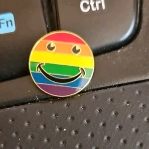 Happy Face rainbow lgbt Hat Tie Lapel pin cute lesbian gay bisexual transgender - Picture 1 of 2