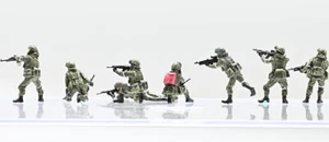 1/72 Russian Battle Group 8pcs Soldiers Painted Model - Picture 1 of 3