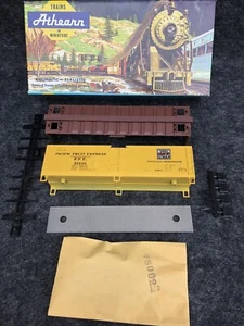 Athearn HO Scale Trains, PFE, Pacific Fruit Express Reefer Kit #5214, neu in Box - Bild 1 von 6