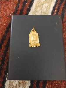 Vintage Collectible Pendant: Honor Award Scholarship Award - Picture 1 of 4