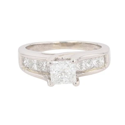 Anillo de compromiso solitario de diamantes princesa de 1,45 quilates con detalles platino talla 5,5 Foto 1 de 4