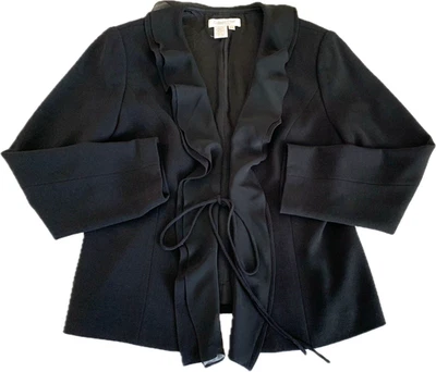 Jaqueta Coldwater Creek feminina preta com babado colarinho amarrar frente manga longa tamanho 12P - Imagem 1 de 4