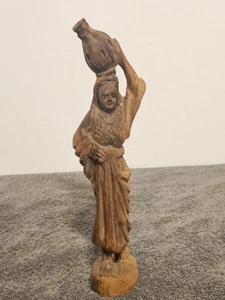 Olivenholzschnitzerei, Die Samariterin, Johannes 4:4-26, aus Bethlehem 10" groß - Bild 1 von 13