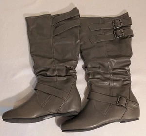 Journee Collection extrabreite halbhohe Tiffany Damenstiefel grau Größe 10 - Bild 1 von 4