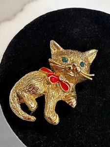 Vintage Enamel Cat Brooch Pin Gold Tone Red Green Rhinestones Costume Jewelry - Picture 1 of 16