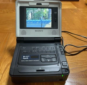 Sony GV-D800 8mm Video Recorder Player Hi8 Digital8 Near MINT Perfect operation - Picture 1 of 15