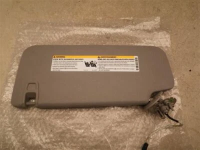 GMC Terrain 2010-2017 Right Sun Visor with Lighted Vanity 23234082 B04691 - Imagem 1 de 4