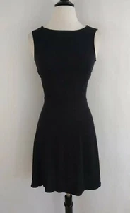 H&M 2 schwarzes Fit and Flare Midikleid überkreuzter Ausschnitt Taillenband Neu mit Etikett - Bild 1 von 6