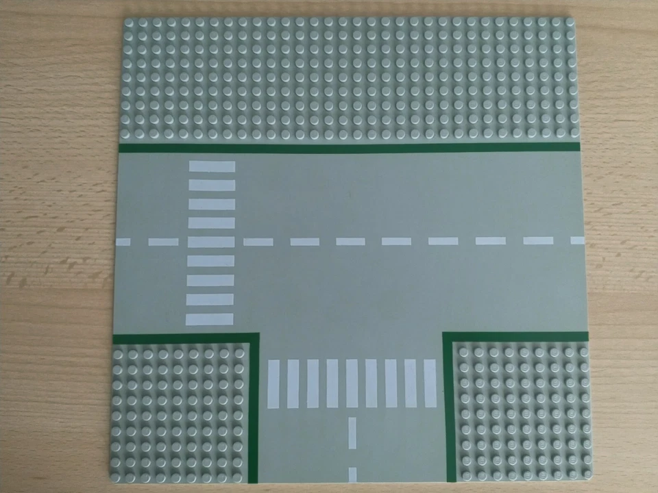 Lego 608p01 Grundplatte 32x32 Straßenplatte T-Kreuzung in hellgrau - Bild 1 von 1