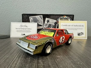 1981 Richard Petty #43 STP D500 50th Gold Chrome Autographed 1:24 NASCAR ARC MIB - Picture 1 of 12