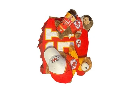 Kansas City Chiefs Gear (1) Mahomes Jersey Camisa (2) 12” Osos de peluche, gorra y taza Foto 1 de 4