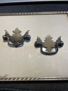 2 cassetti pipistrelli diversi vintage formiche ottone stile Chippendale eclettici - Foto 1 di 8