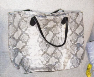 Bolso de Mano Brillante/Metálico, Crema y Negro Estampado de Piel de Serpiente Lona, Compras/Mano, m5 - Imagen 1 de 9