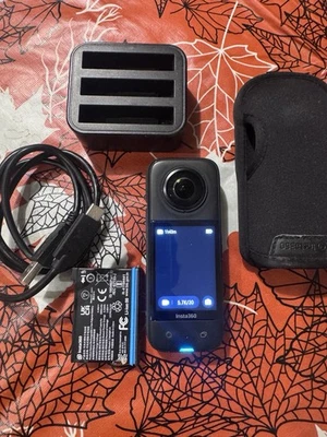Action camera Insta360 X3 5.7K 360 AI usata funzionante 4k impermeabile touchscreen  - Immagine 1 di 4