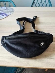 Gürteltasche schwarz Nike wie neu Damen gürteltasche - Bild 1 von 4