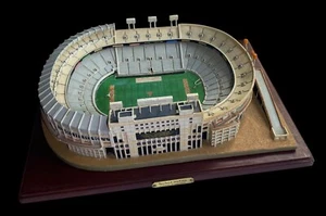 Neyland Stadium Tennessee replica LE 122/10.000 su base legno vintage - Foto 1 di 24