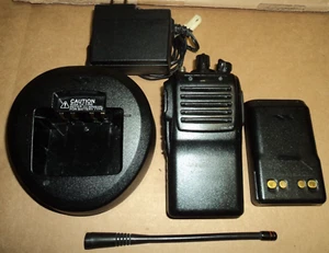 Used Vertex Standard VX-231 Two-Way Radio Set UHF 450 MHz - 512 MHz vx-231-G7-5 - Picture 1 of 12