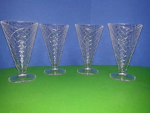 Süßes 4er Set Dessertglas Tassen Zucker Kegelform - Bild 1 von 2