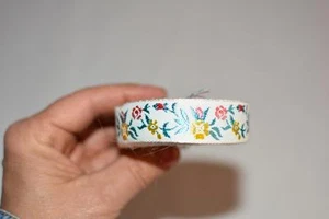 Borde de flores vintage blanco amarillo rosa azul ~ correa ~ cinturón ~ 1/2 " de ancho x 6 yd de largo - Imagen 1 de 1
