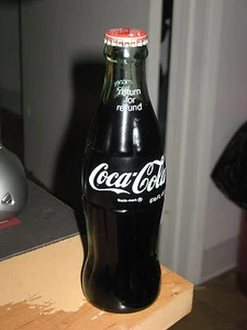 Botella rara de Coca Cola década de 1980 ¡nueva nunca abierta!¡! - Imagen 1 de 4