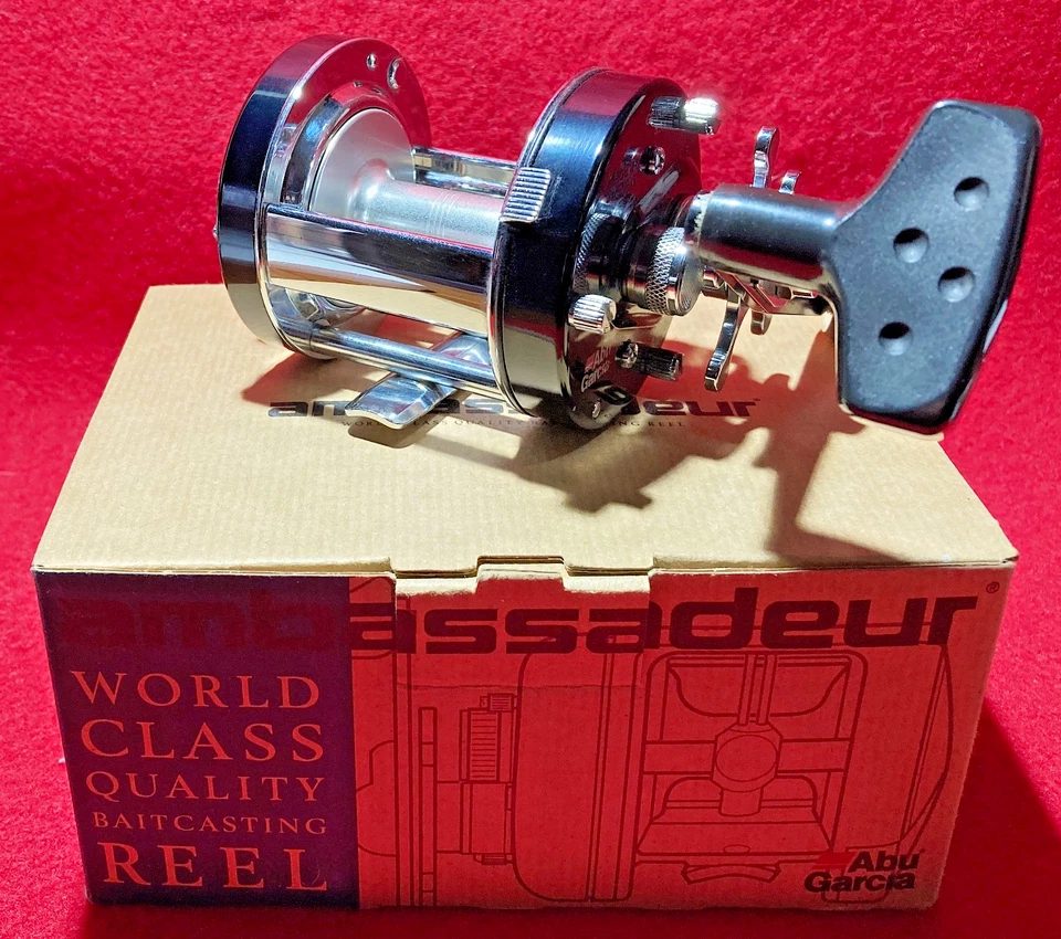 Carrete de baitcast Abu Garcia 6500 CT Big Game con mango extra nuevo - Raro Foto 1 de 4
