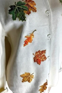 Cardigan donna colore avorio TIA con bottoni 100% cotone foglie autunnali appliqué med - Foto 1 di 3