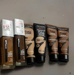 Revlon Foundation Lot ~ Diff Shades ~ Lot of 6 ~ ALL BRAND NEW AND SEALED - Picture 1 of 6