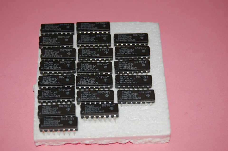 74HC02  74HC04    74HC20  74HC21  74HC32  74HC58 Old stock - Photo 1/1