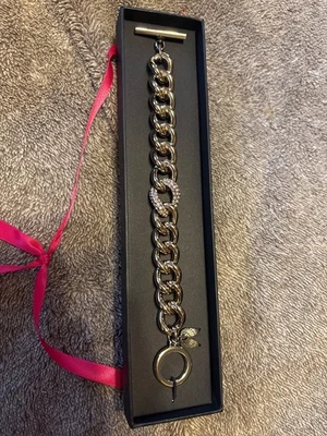 Victorias Secret Gold Tone Link Toggle Bracelet Angel Wings Charm Crystal Accent - Image 1 of 4