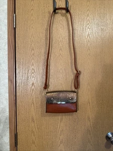 Kleine Damen-Umhängetasche Handtasche Lederstil Druckknopfverschluss 6 x 8 - Bild 1 von 5