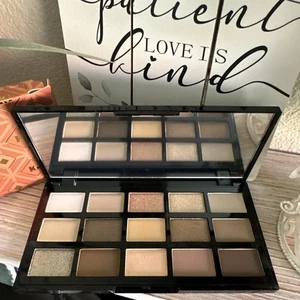 NIB Laura Geller The Casual Collection Gold Standard 15 Multi Eyeshadow Palette - Picture 1 of 7